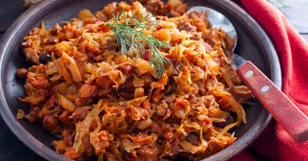Nie zapominaj o tych owocach. Dzięki nim bigos ma dymny posmak