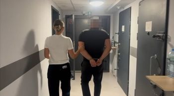 Fałszywi policjanci wyłudzili 71 tysięcy złotych. Wpadł 51-letni "odbierak"