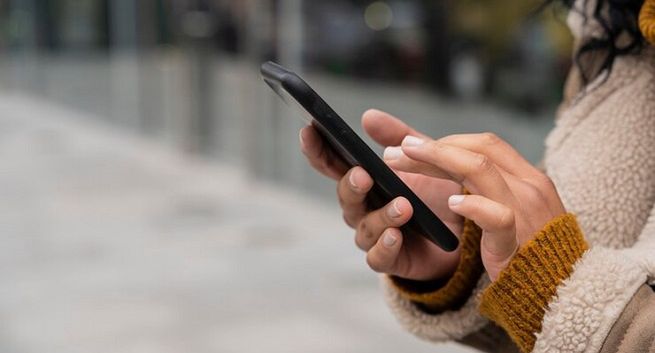 Australia: Ostre regulacje social mediów dla najmłodszych