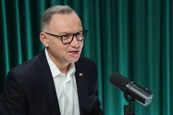 Andrzej Duda pochwalił się przelewem. Politycy już komentują