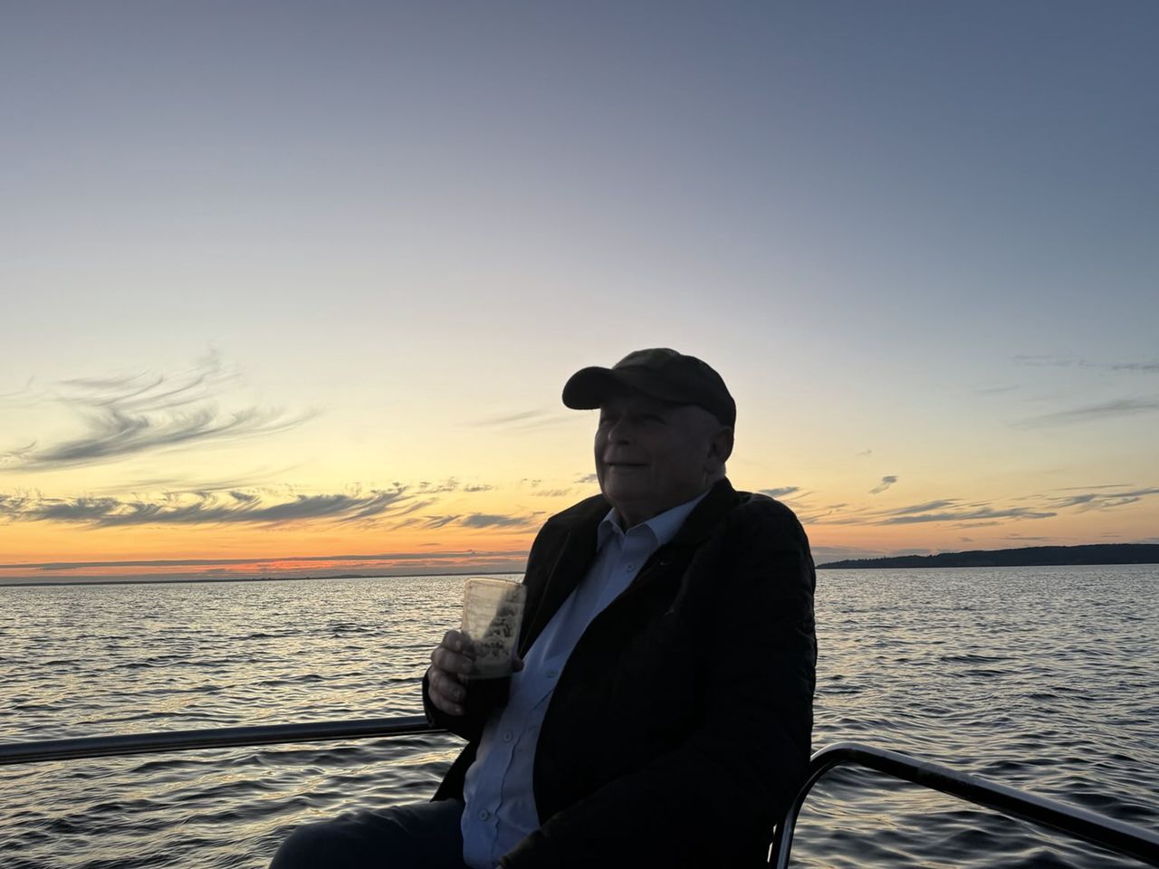 Zachód słońca, piwo i Jarosław Kaczyński. Tak odpowiedzieli Mentzenowi