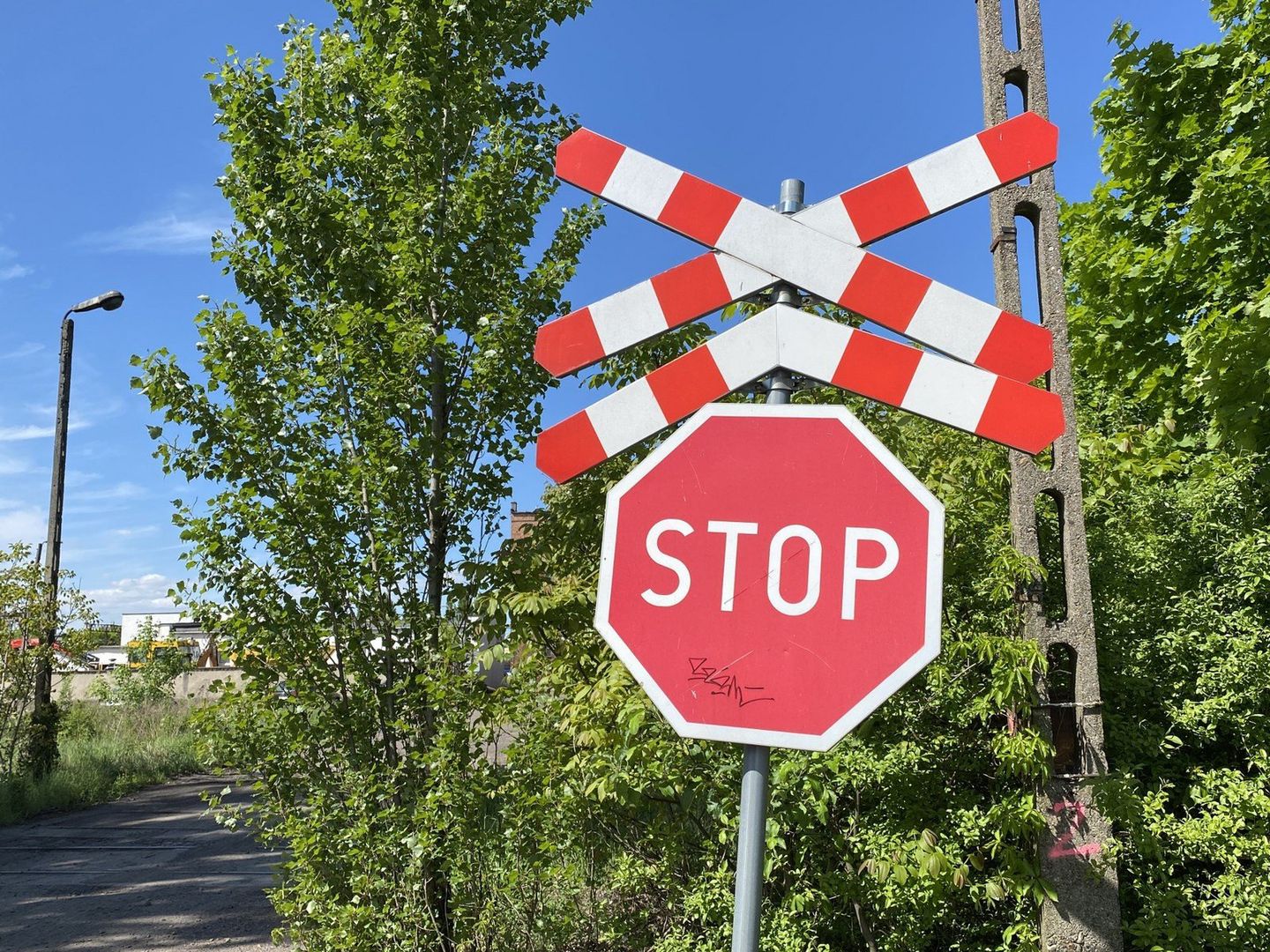 Zamknięta wieża ciśnień przy PKP w Lesznie