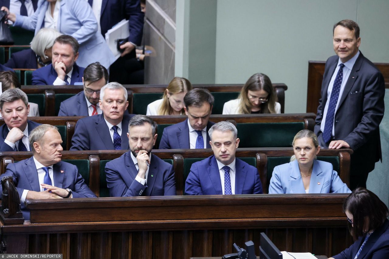 Rząd się rozpadnie? Zapytali Polaków. Jest świeży sondaż