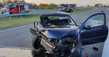 Czołowe zderzenie na S5. Auto jechało pod prąd