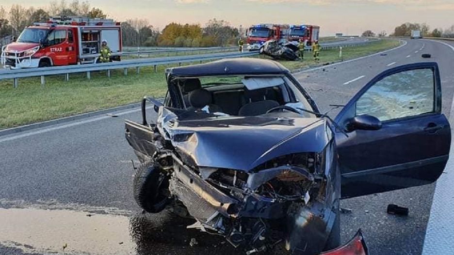 Czołowe zderzenie na S5. Auto jechało pod prąd