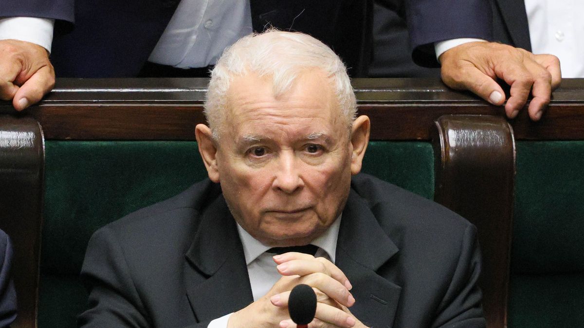 Posłowie PiS
Warszawa, 17.09.2026. Prezes  PiS Jarosław Kaczyński  na sali obrad w trzecim dniu 65. posiedzenia Sejmu, 17 bm . (dw) PAP/Paweł Supernak
Paweł Supernak
10, 10., 65. 65 posiedzenie posiedzenia, kadencja, kadencji, obrad, obrady, parlament, posiedzenie, sala, sala plenarna, sejm, sejmu, x