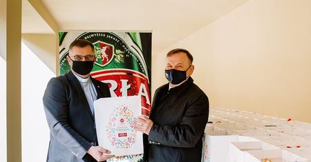 Paczki żywnościowe dla podopiecznych Caritas Lublin od Browaru Perła