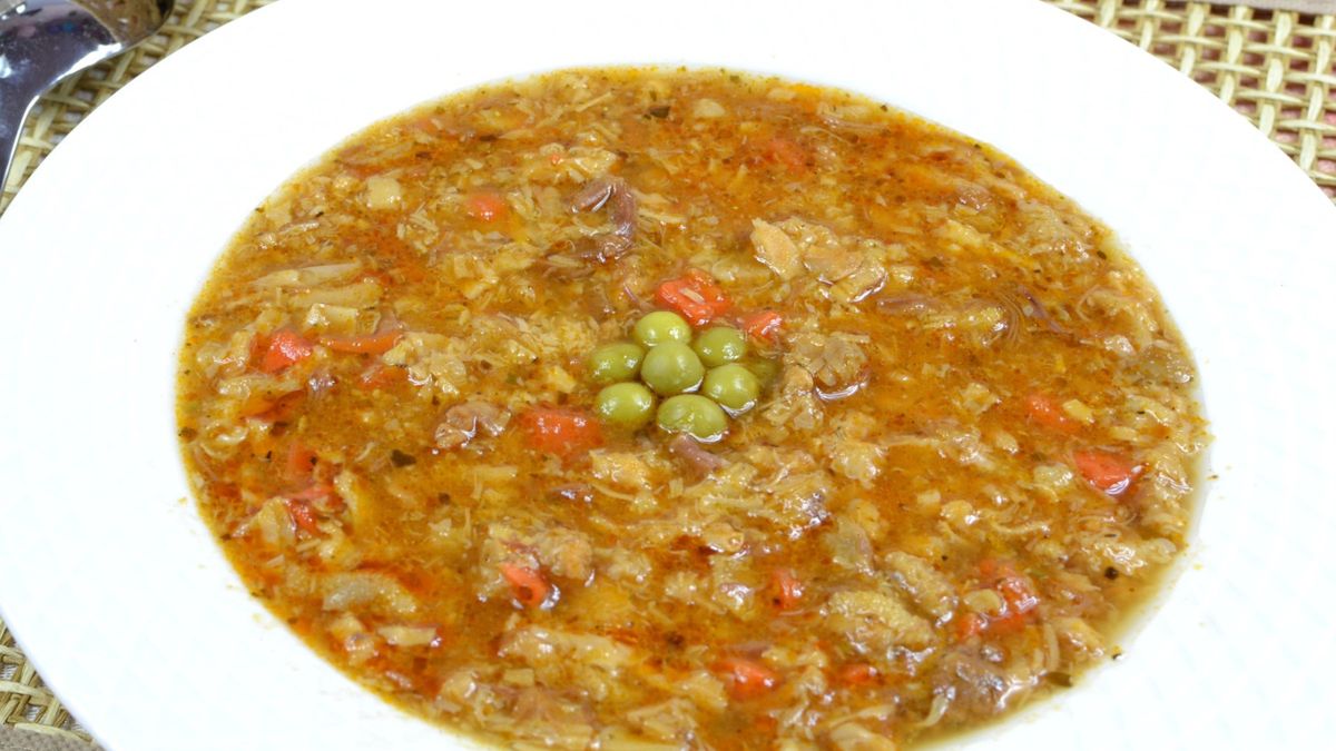 Sycąca zupa z mięsem mielonym