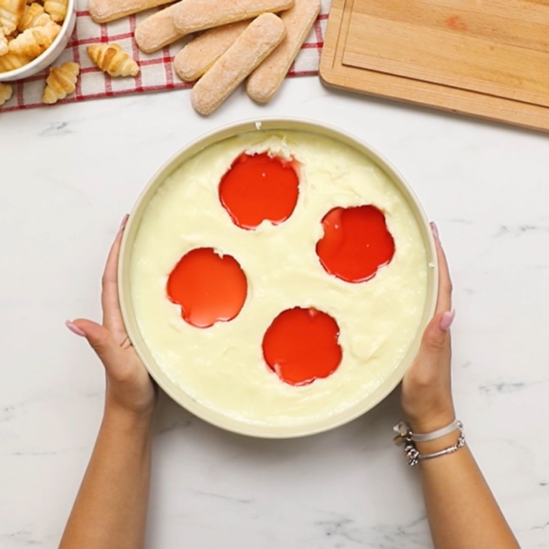 Deser w takim wydaniu chłodzę w lodówce przez 2 godziny