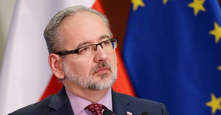 Prawie 80 tys. Polaków dostanie SMS-a od Ministerstwa Zdrowia. Chodzi o kwarantannę