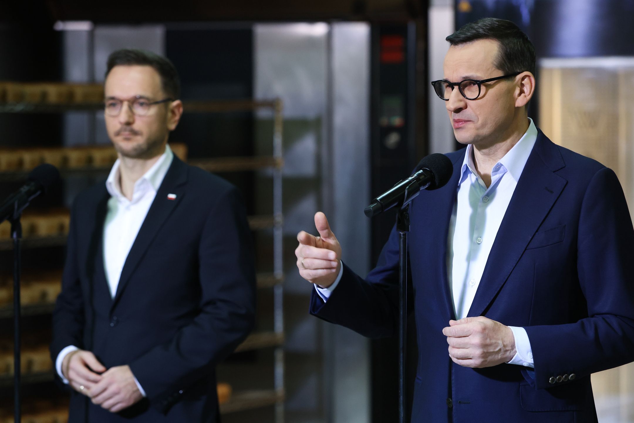 Premier Mateusz Morawiecki i minister rozwoju Waldemar Buda