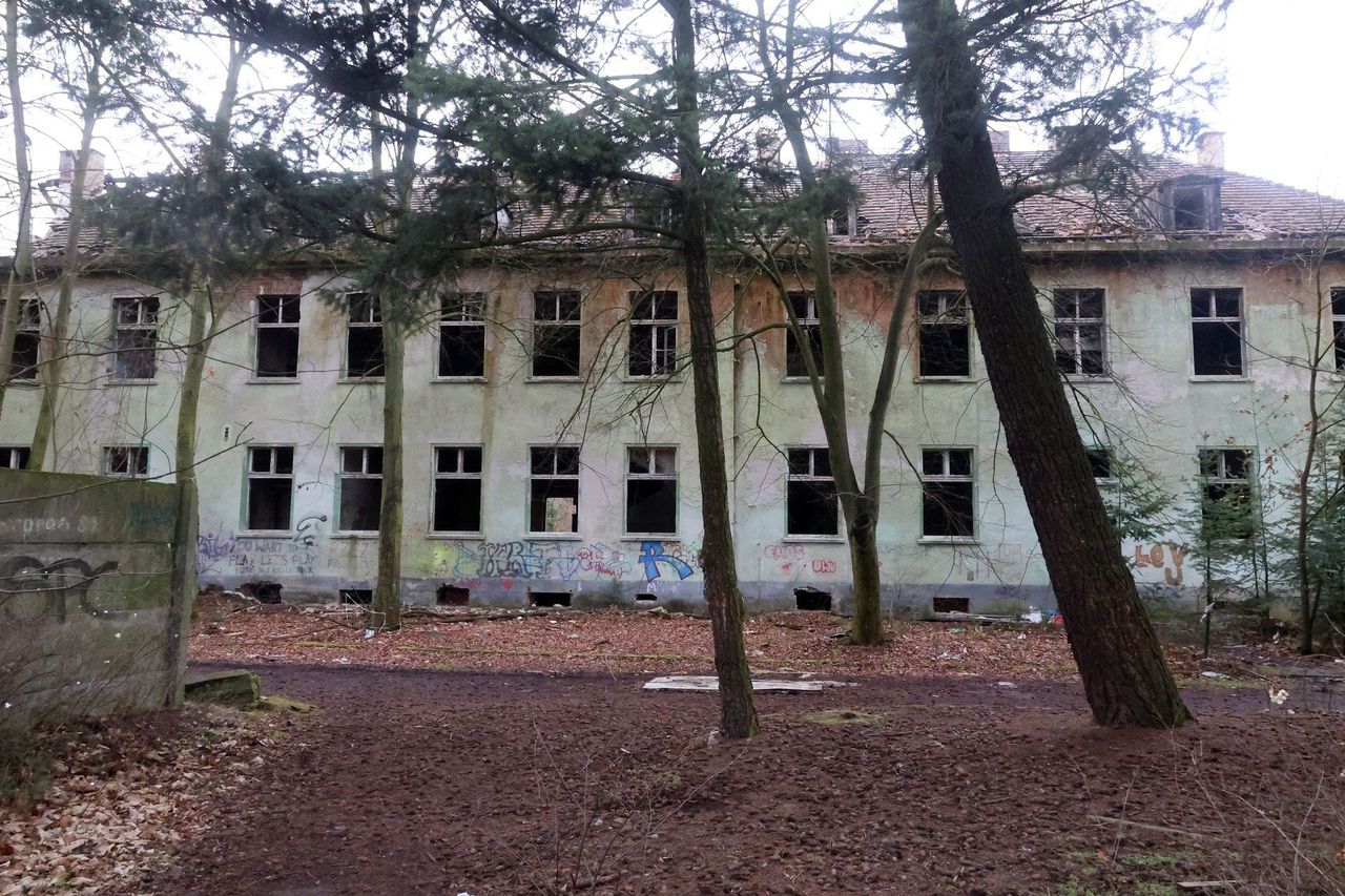 Miasta widma na Dolnym Śląsku. Sypiące się bloki i gospodarstwa