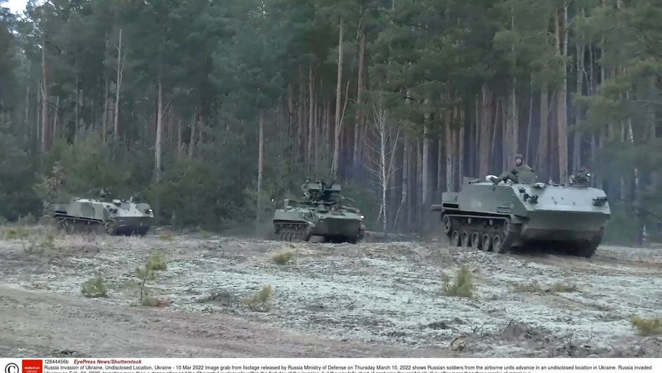 Wojna w Ukrainie - armia rosyjskaMandatory Credit: Photo by EyePress News/Shutterstock (12844456b)  Image grab from footage released by Russia Ministry of Defense on Thursday March 10, 2022 shows Russian soldiers from the airborne units advance in an undisclosed location in Ukraine. Russia invaded Ukraine on Feb. 24, 2022, targeting more than a dozen cities and the Chernobyl nuclear site within the first day of the invasion, but the war falls short of capturing the capital city Kyiv after more than three weeks of massive shelling on military and civilian targets.   Russia Invasion of Ukraine, Undisclosed Location, Ukraine - 10 Mar 2022EyePress News/Shutterstock