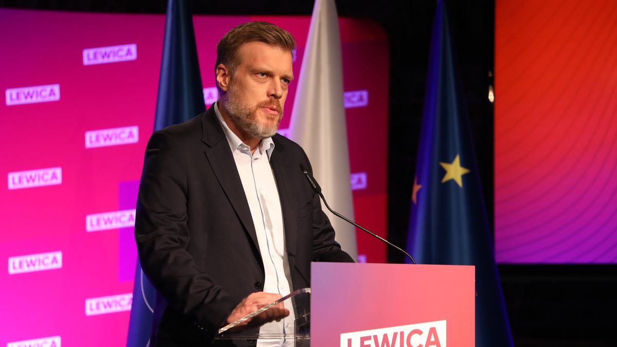 Skrócony tydzień pracy. Adrian Zandberg zapowiada, że jego formacja będzie próbować go wprowadzić aż do skutku