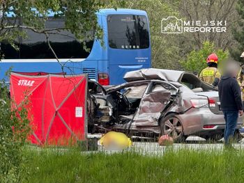 Mazowieckie: Śmiertelny wypadek autokaru przewożącego dzieci. Dwie osoby nie żyją