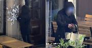 Nocą udała się do restauracji. Wszystko nagrała kamera