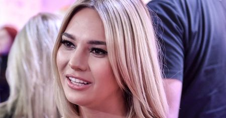 Wrzuciła fotki z Grecji. Te buty biją na głowę zwykłe baleriny