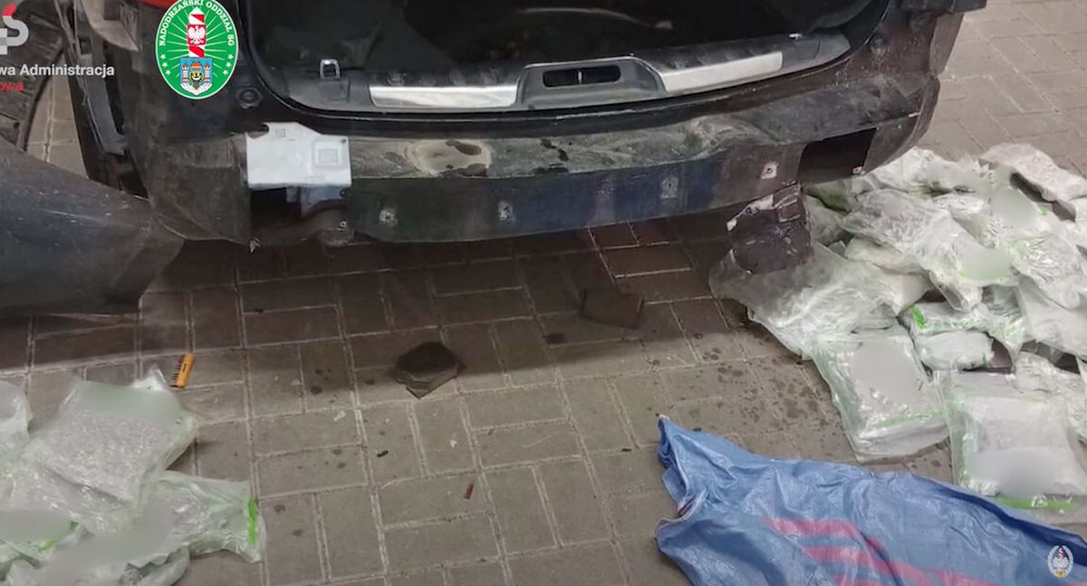 Blisko 10 kg narkotyków w aucie. Diler wpadł na autostradzie A4