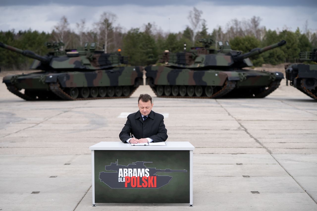 Kontakt na 350 czołgów Abrams. 