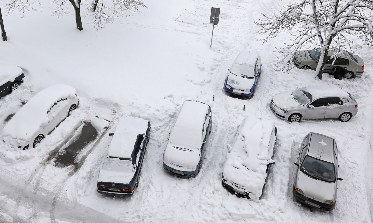 Wyjdź wcześniej z domu. Doprowadzenie auta do stanu umożliwiającego jazdę może zająć dłuższą chwilę.