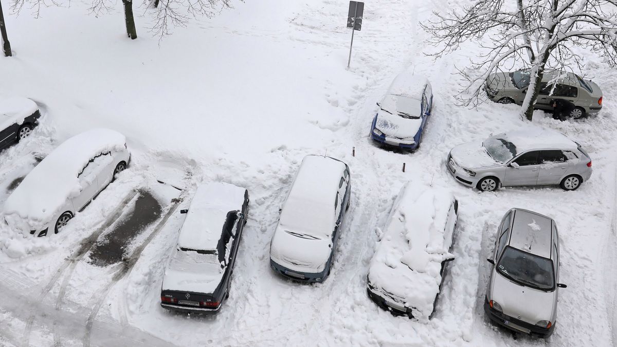 Wyjdź wcześniej z domu. Doprowadzenie auta do stanu umożliwiającego jazdę może zająć dłuższą chwilę.