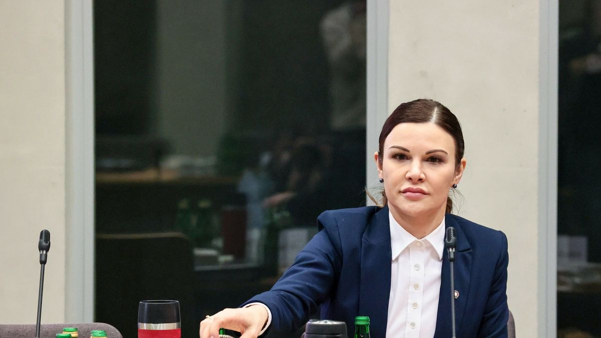 Sejmowa komisja ?ledcza w sprawie Pegasusa
Fot. Anita Walczewska/East News, 18.02.2025.  Warszawa. Sejm. Sejmowa komisja sledcza w sprawie Pegasusa. Przesluchanie Agnieszki Kwiatkowskiej-Gurdak (n/z), szefa Centralnego Biura Antykorupcyjnego.
Anita Walczewska