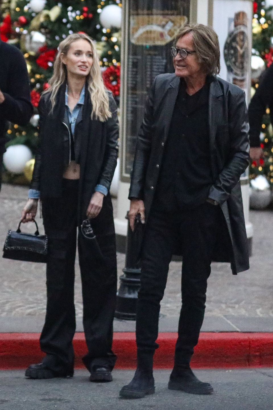 Mohamed Hadid "przyłapany" na buszowaniu po sklepach z o 42 lata młodszą modelką