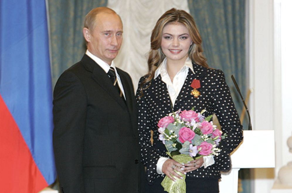 Alina Kabajewa, gimnastyczka, złota medalistka olimpijska, jest w szwajcarskich posiadłościach, razem z czwórką dzieci (Wikimedia Commons)