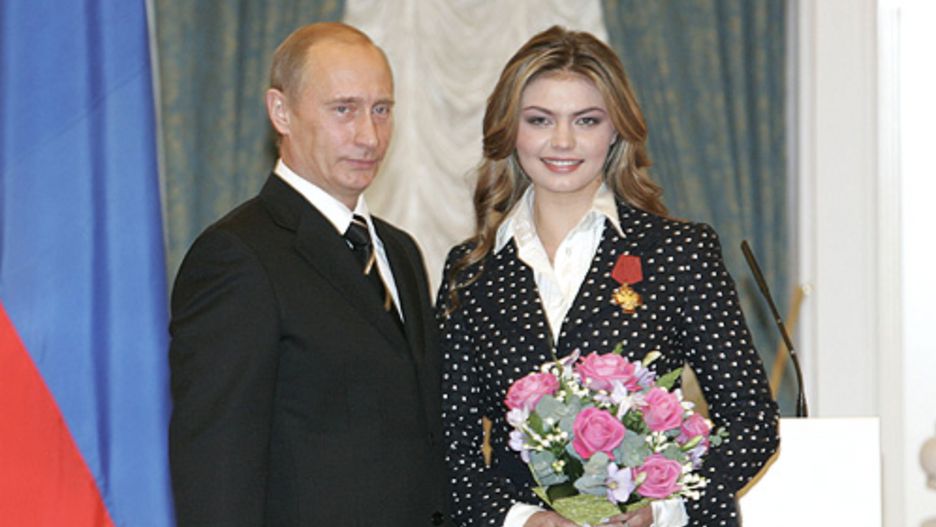 Alina Kabajewa, gimnastyczka, złota medalistka olimpijska, jest w szwajcarskich posiadłościach, razem z czwórką dzieci (Wikimedia Commons)