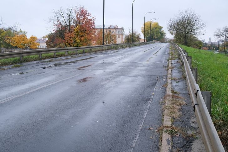 Szybki remont fragmentu ul. Mełgiewskiej. Nowy asfalt pojawi się jeszcze tej jesieni
