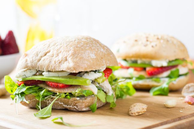 Kanapka z indykiem i awokado