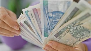 Miała przekazać kartę, straciła 200 tys. zł. Tak działali oszuści
