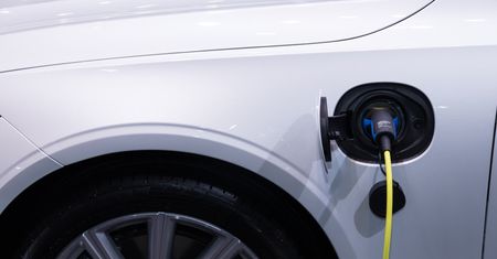 Podziemne garaże nie dla samochodów elektrycznych. Czy będą zakazy?