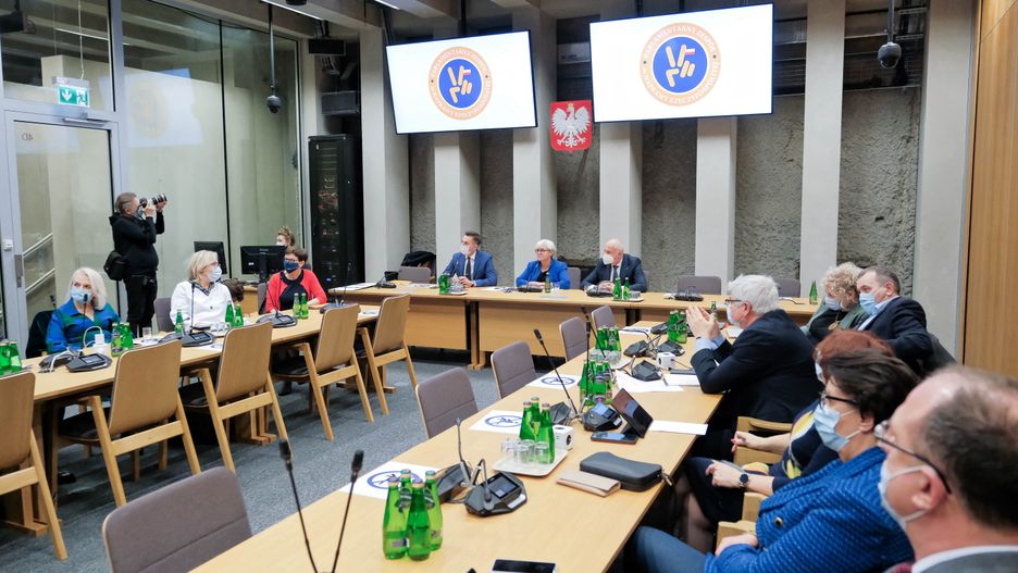 Warszawa, 05.01.2022. Posiedzenie Parlamentarnego Zespołu ds. Naprawy Rzeczypospolitej w Sejmie w Warszawie, 5 bm. Temat spotkania: "Polacy na podsłuchu, czyli jak Pegasus odbiera nam wolność". (amb) PAP/Mateusz Marek