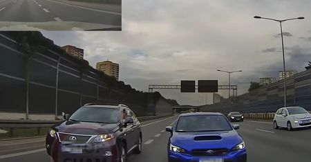 Agresja drogowa w Warszawie. Walka dwóch "kogutów"