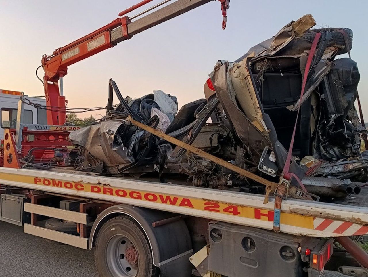 Łagów: Po tragicznym wypadku BMW rozpadło się na kawałki