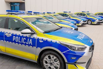 Ponad 300 pojazdów w 4 miesiące. Trafią do policji
