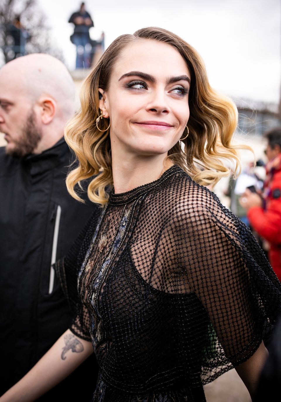 miodowe włosy, Cara Delevingne na Paris Fashion Week