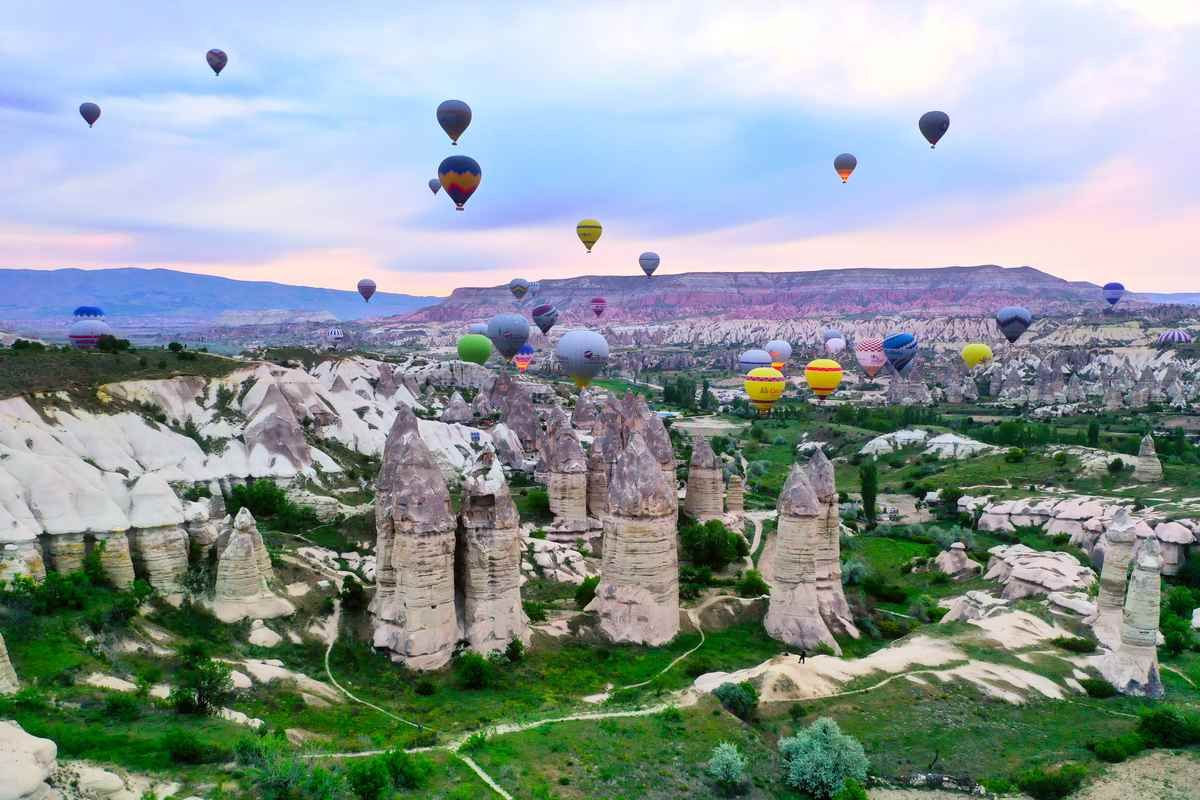 Kapadocja jesienią. Aktywny city break wśród skalnych kominów