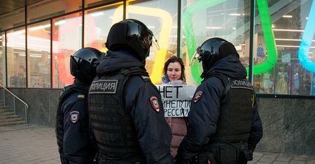 Rośnie niezadowolenie Rosjan. Wojna przyniosła "śmierć i smutek"