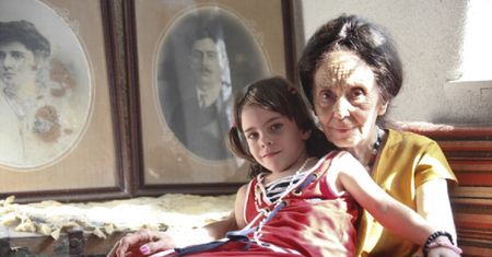 Najstarsze matki na świecie. Rekordzistka urodziła, mając 74 lata