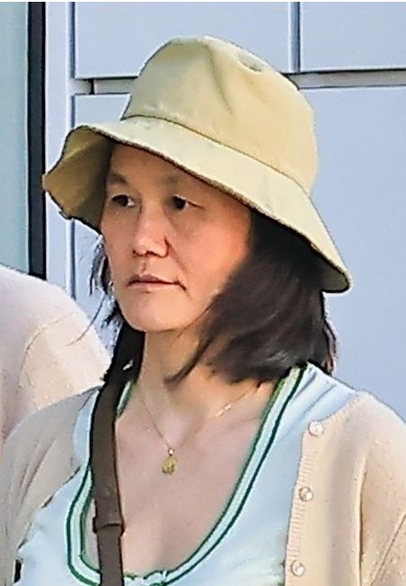 Woody Allen zmierza z żoną Soon-Yi do restauracji