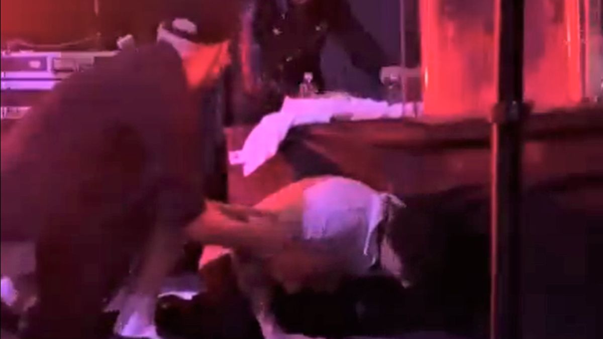 Rosyjski gwiazdor upadł na scenie po otrzymaniu wezwania do wojska 