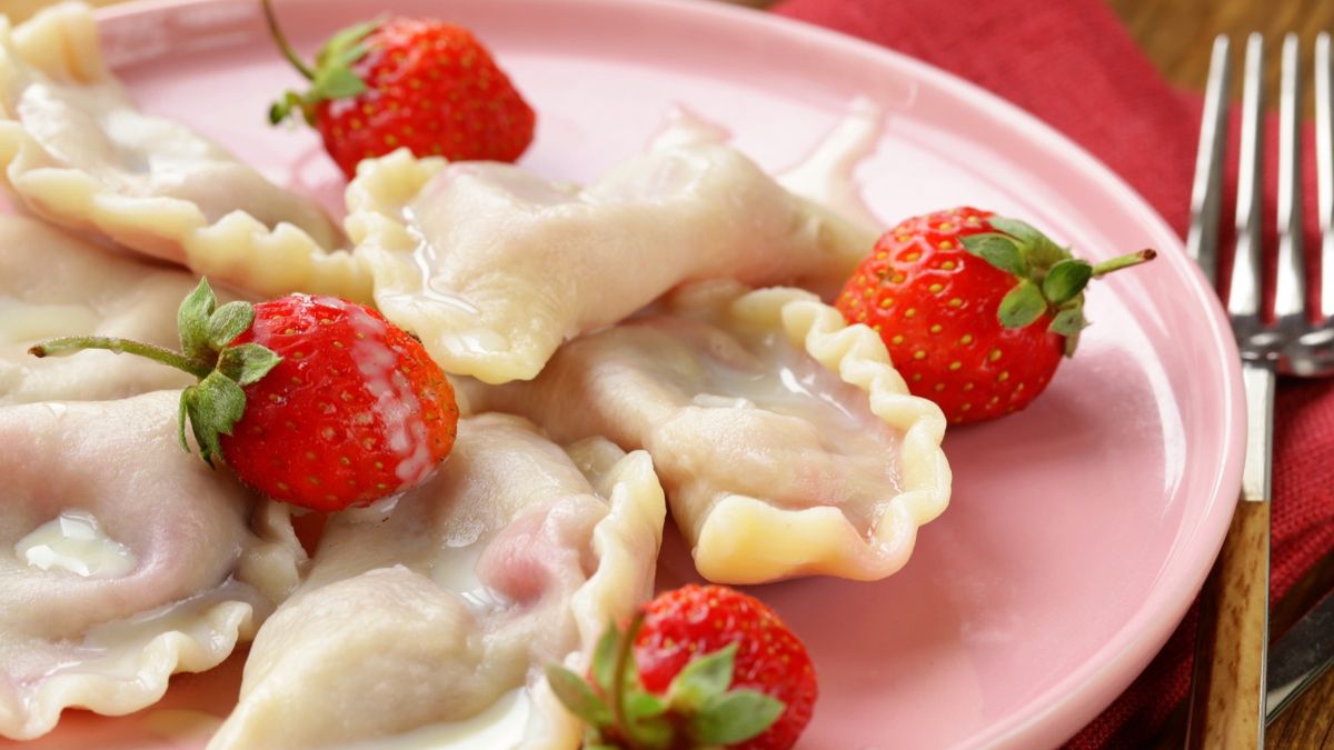 Pierogi z soczystymi truskawkami