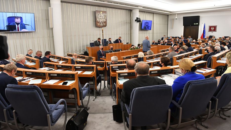 Warszawa, 09.09.2021. Senatorowie na sali plenarnej Senatu w Warszawie w pierwszym dniu posiedzenia wyższej izby parlamentu, 9 bm. Senatorowie mają się zająć m.in. ustawą o zmianie ustawy o radiofonii i telewizji. (sko) PAP/Piotr Nowak