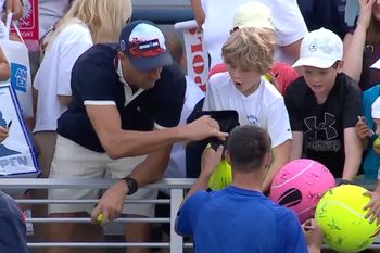 Afera czapkowa. Antybohater z US Open zatrudnił ochronę