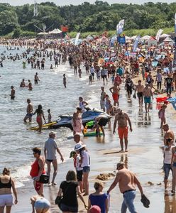 Wakacje 2020. W letnim sezonie może być 3 razy mniej osób na plaży niż zazwyczaj. Nowe zalecenia