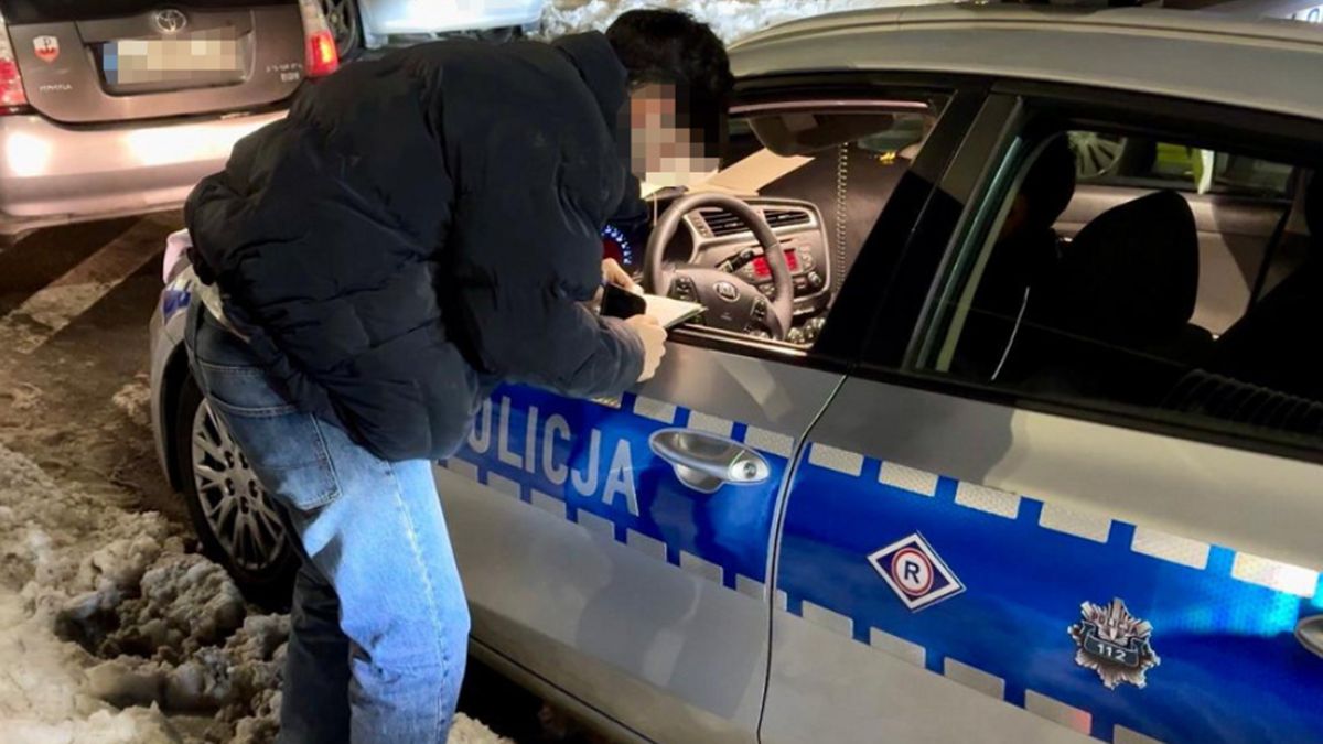 Stołeczna policja kontroluje kierowców.