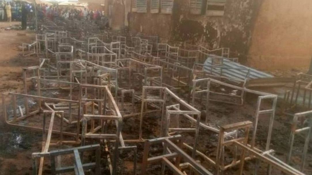 Tragedia w Nigrze. Szkoła nie spełniała wymogów przeciwpożarowych. 