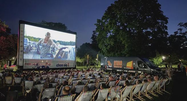Kino na Leżakach – filmowe hity pod rozgwieżdżonym niebem